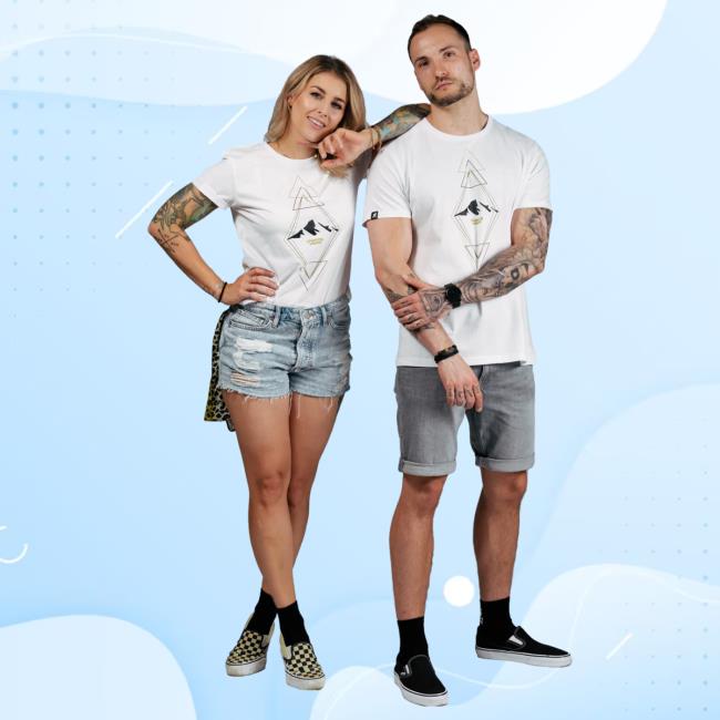 Official Masters Of Merch Miss Peaches "Chasing Views" T-Shirts